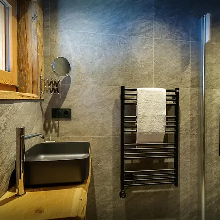 Sisar - Ovo Network Chalet *